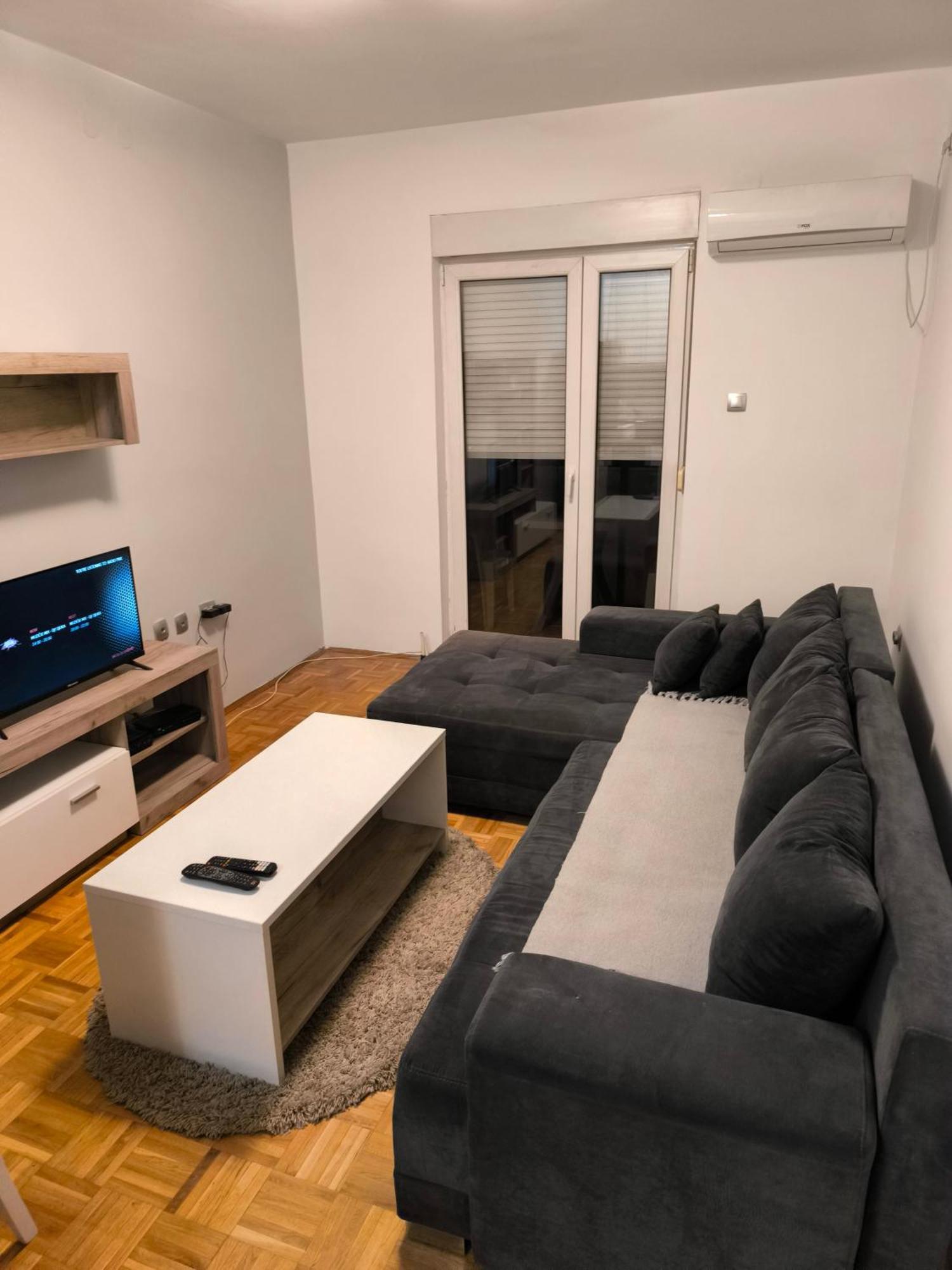 Апартаменти Oaza Mira + Free Parking Новий Сад Екстер'єр фото